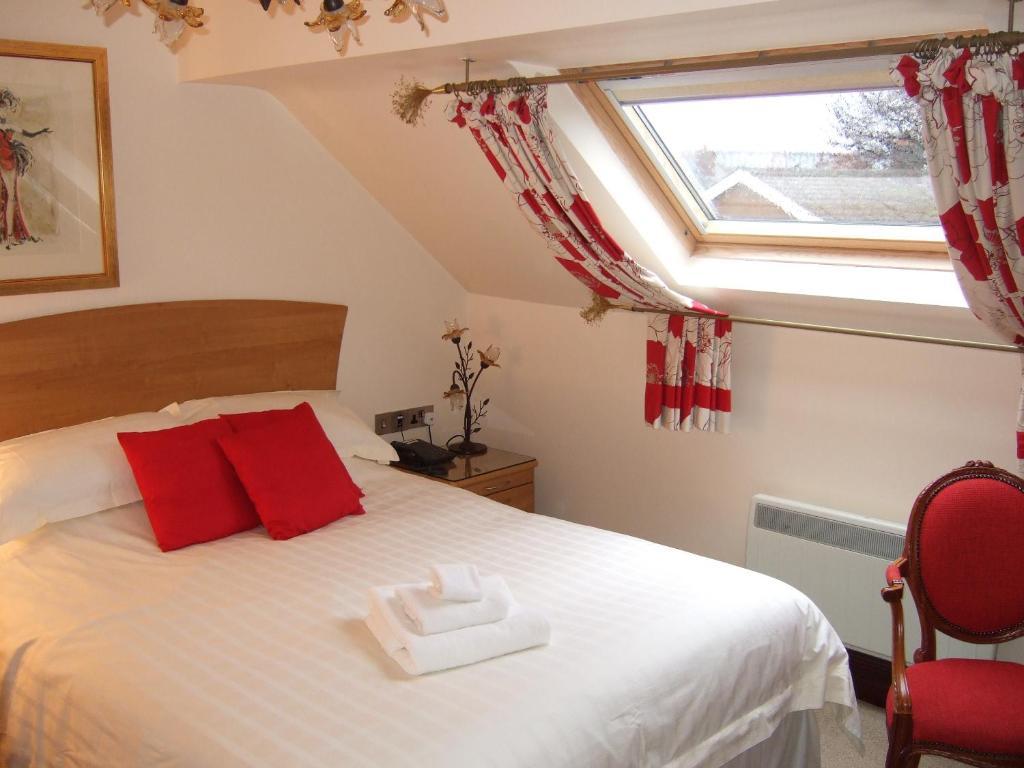 Moss Lodge Rochdale Room photo