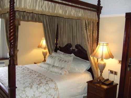 Moss Lodge Rochdale Room photo